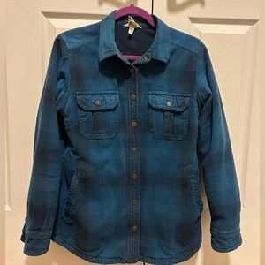 Duluth Trading Co. Women’s Free Swingin’ Lined Flannel Shirt Jacket—Small
